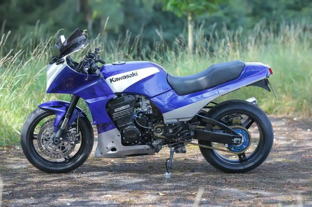 Schneller Versand Kawasaki GPZ 900R Superbike mit 1030ccm